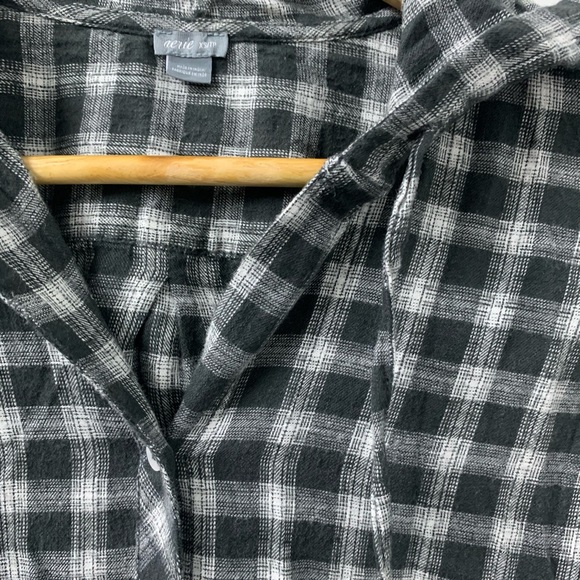 Aerie plaid hooded flannel - Picture 2 of 3